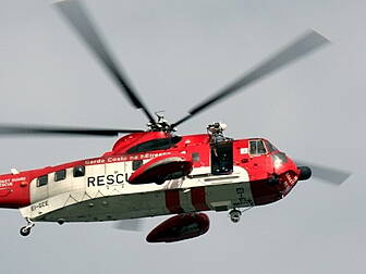 Man airlifted after mountain f...